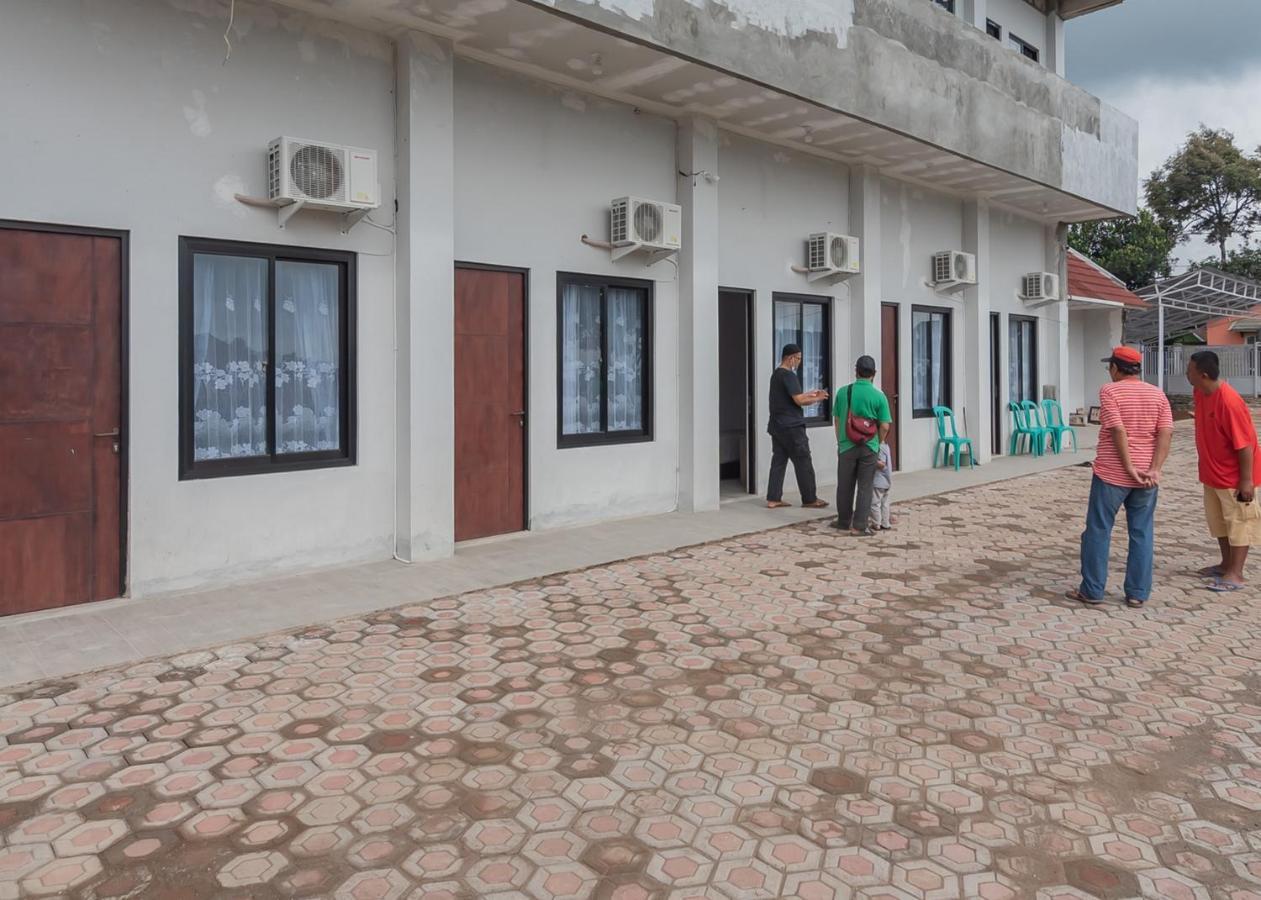 Reddoorz Syariah Near Wisata Situ Gunung Sukabumi Hotel Kadudampit Exterior photo